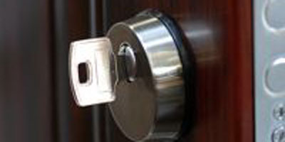 Read more about the article Want a Secure Home? Find a Locksmith